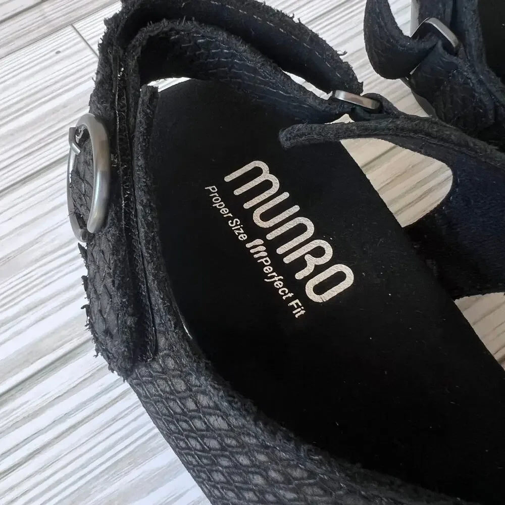 Munro 'Jenny' Black Lizard Print Nubuck Open-Toe Sandals Size: 8.5N Narrow Fit - Picture 5 of 13